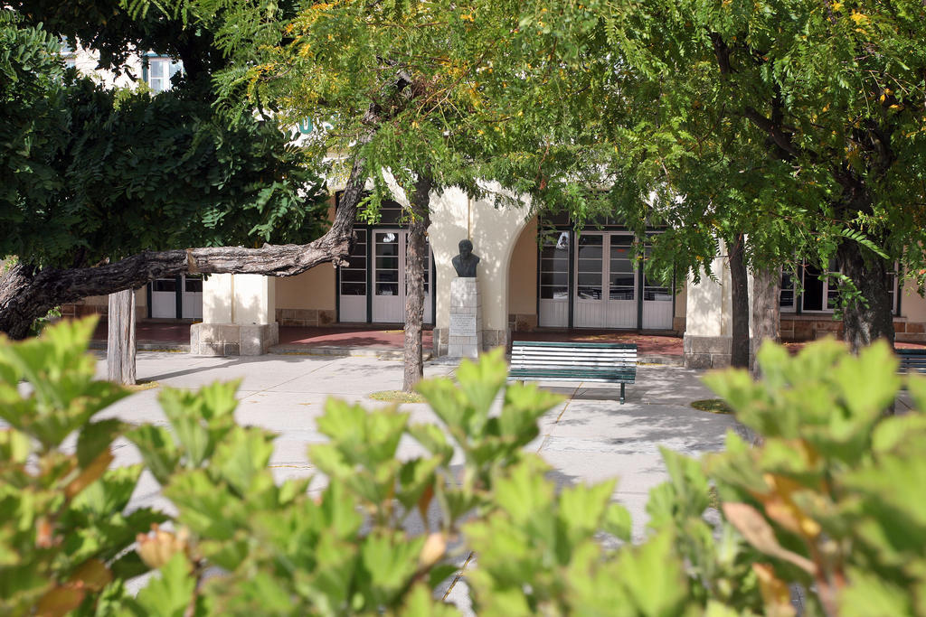 Hotel Turismo Do Seculo Estoril Exteriér fotografie The school's main entrance